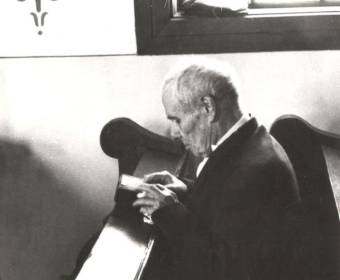 Harvelka Najstarší občan Brisučiak v kostole 1976