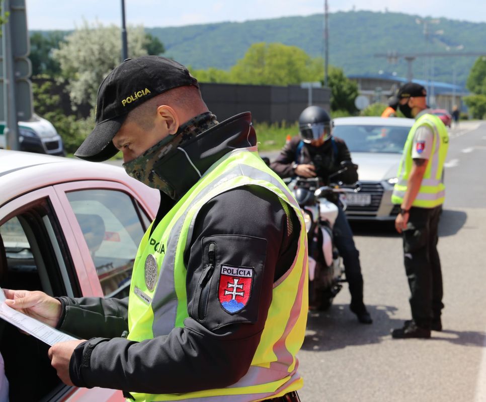 policia kontrolam