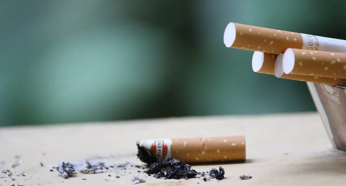 fajcenie cigarety