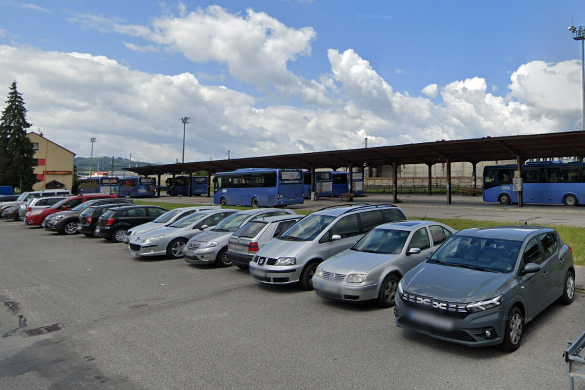 autobus stanica knm