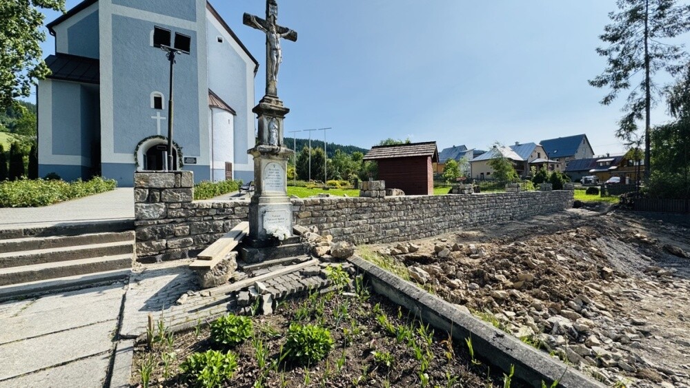 kostol mur vysoka nad kysucou2 006