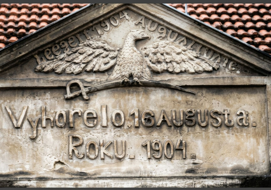 pamatnik vyhorenia mesta na dome kysucke nove mesto 1904 1