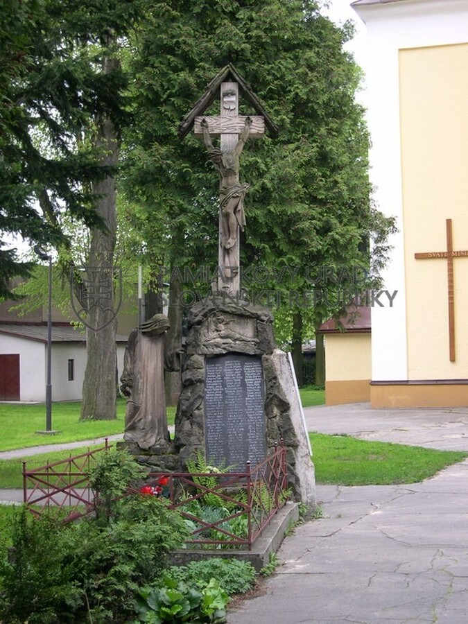 turzovka pomnik so sochou 002